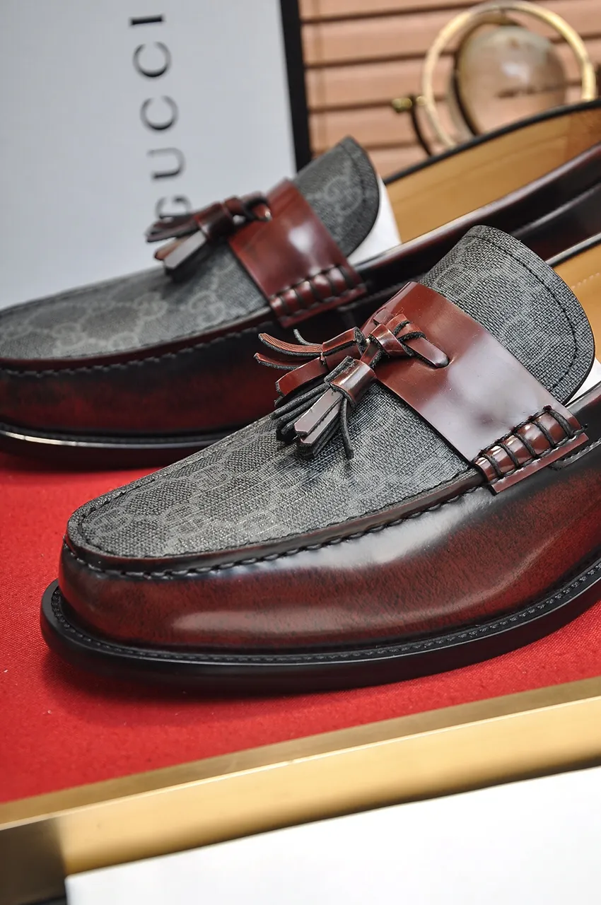 Men's shoes💰560💶Italy's top luxury men's shoe giant (GUCCI) (Gucci) (full cowhide lining) new arrival🍃Original European style🔰 Pleasant to the eye😍In order to make the shoes more durable and non-deformable🌀The production continues to follow traditional methods but there is still no lack of innovation💪Choose original sheepskin for the leather♻️ Smooth and natural And extra bright ⭐Made of imported cowhide, the first choice of rich people 38-45 (45 customized)